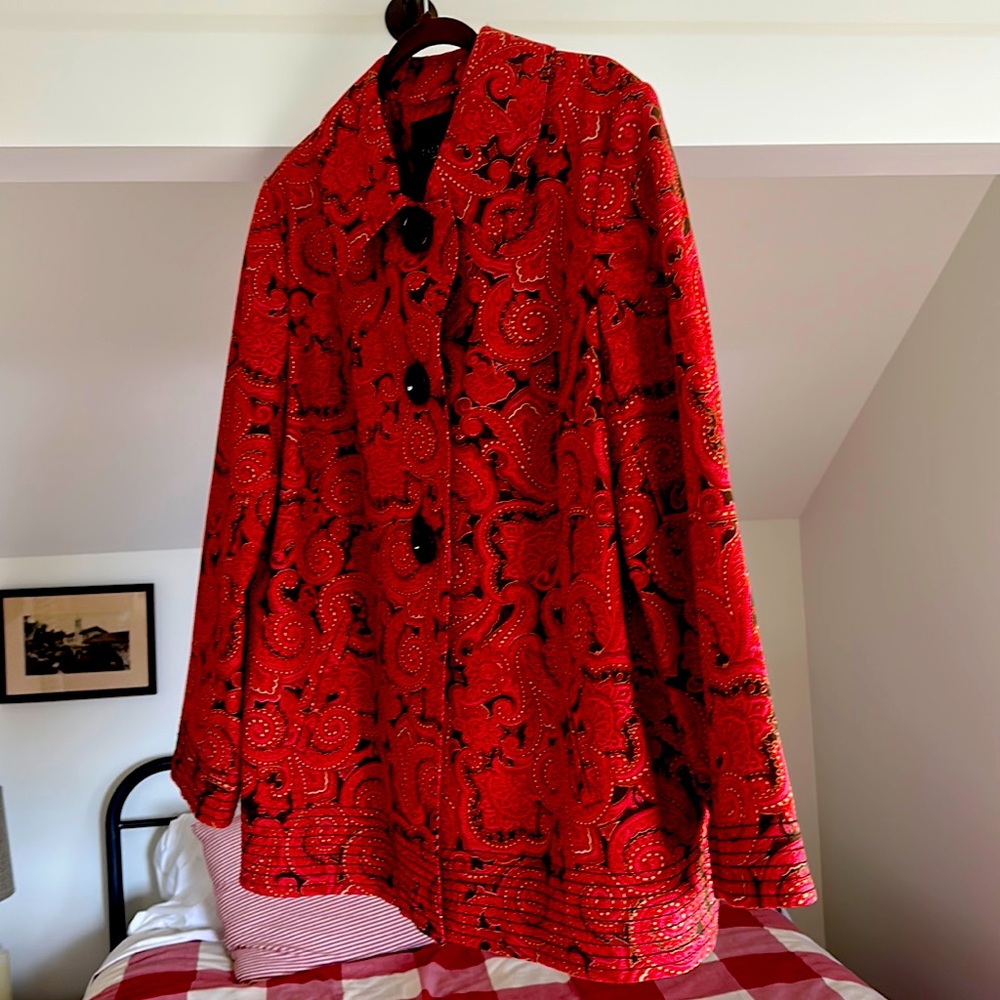 Like new swing coat. Great detail